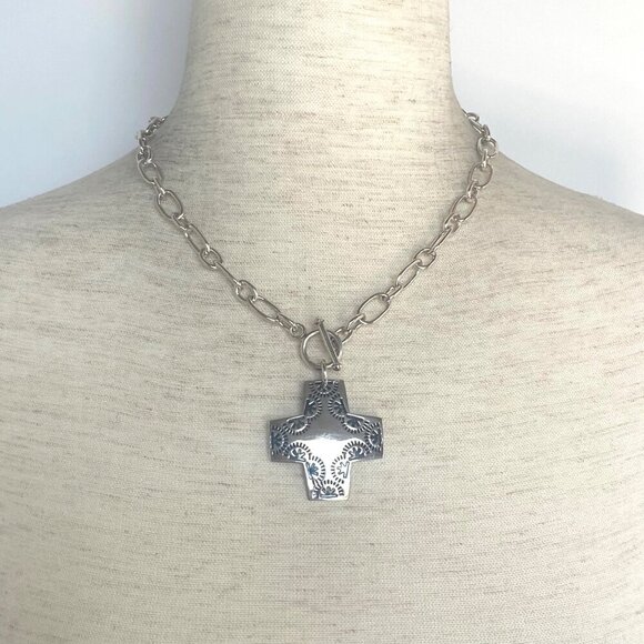 Silpada Sterling Silver 925 Virtuosity Stamped Cross Front Toggle Necklace 17" - Picture 2 of 16
